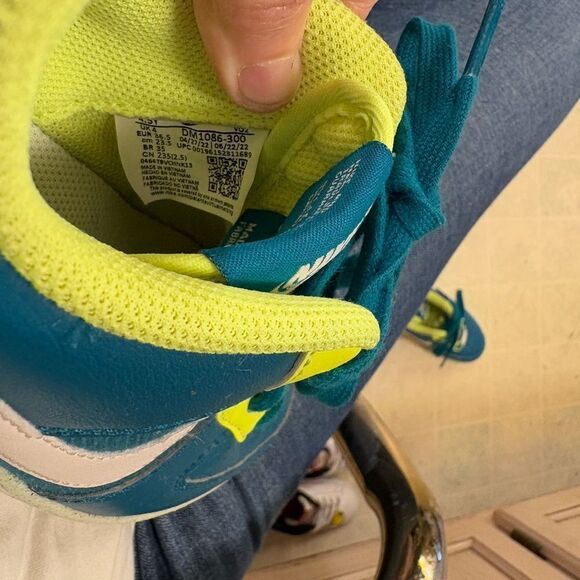2022 Nike Kids Air Force 1 Shoes - Teal and Neon Yellow Unisex Size 4.5 - Picture 2 of 8